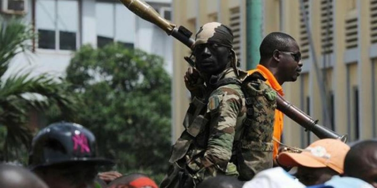 Военные Кот-д’Ивуара с оружием в руках требуют выплаты денежного довольствия