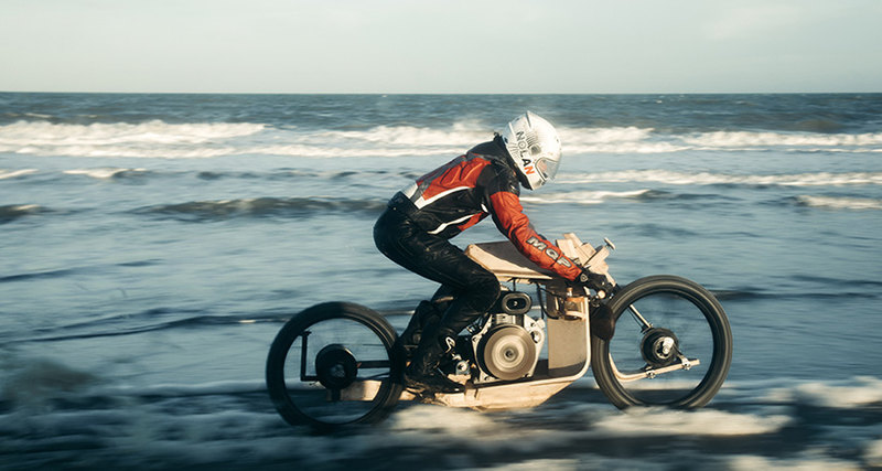 В Дании создали деревянный мотоцикл, работающий на водорослях 1