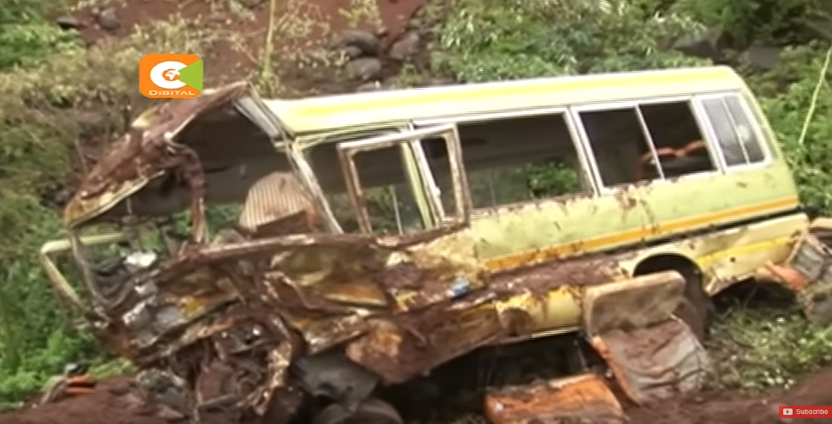 Опять катастрофа школьного автобуса: больше 30 человек погибли при падении в пропасть 1