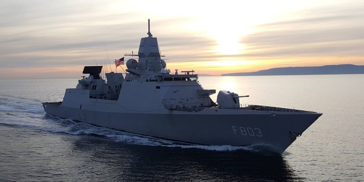 Большой переполох. Парад ВМС РФ в Санкт-Петербурге срочно отменили – из-за американского эсминца