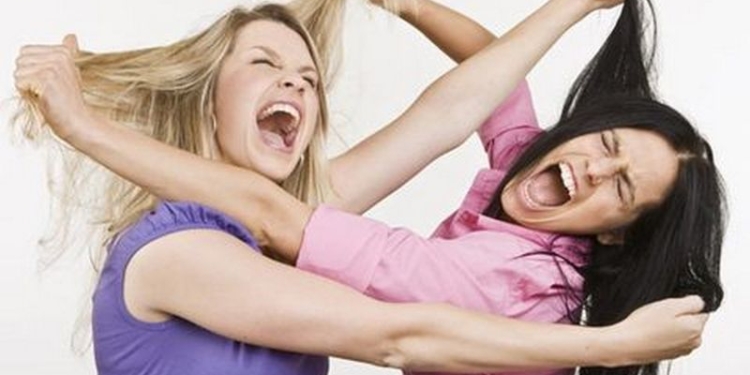 В Николаеве две пьяные подруги избили женщину в продуктовом магазине