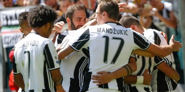 Ювентус в шестой раз подряд стал чемпионом Италии по футболу