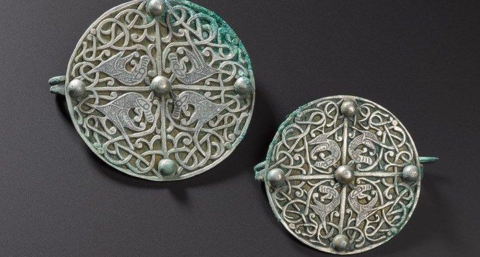 Британец получит 2 миллиона фунтов стерлингов в за обнаружение крупнейшего клада викингов