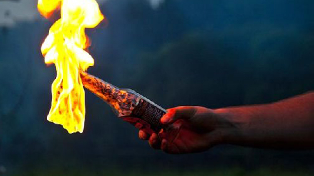 Мэрию Мелитополя забросали “коктейлями Молотова”