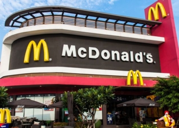 «Мне в McDonald’s, за гамбургером, срочно»: голод заставил австралийца воспользоваться вертолетом