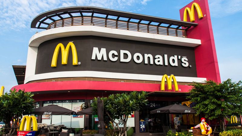 У McDonaldʼs есть секретное подразделение, которое шпионит за сотрудниками, требующими повышения зарплаты - СМИ 1