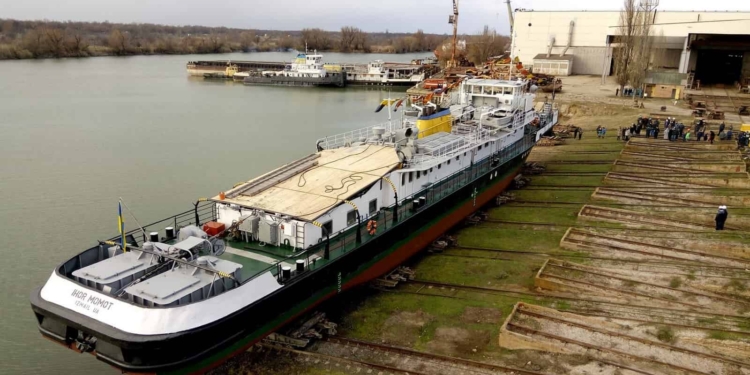 Швейцарская компания хочет построить в Украине две баржи и танкер