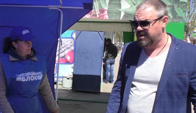 “Не тащите сюда войну”. Агитаторов ОппоБлока пристыдили и прогнали в Бердянске