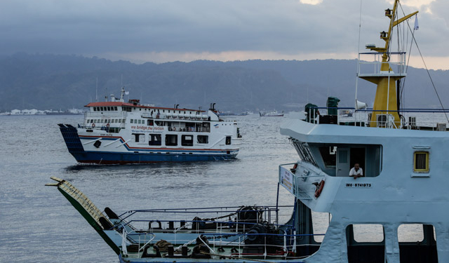 В Индонезии загорелся паром с 178 пассажирами. Есть погибшие и пропавшие