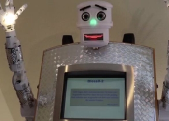 В Германии приступил к работе первый в мире робот-священник