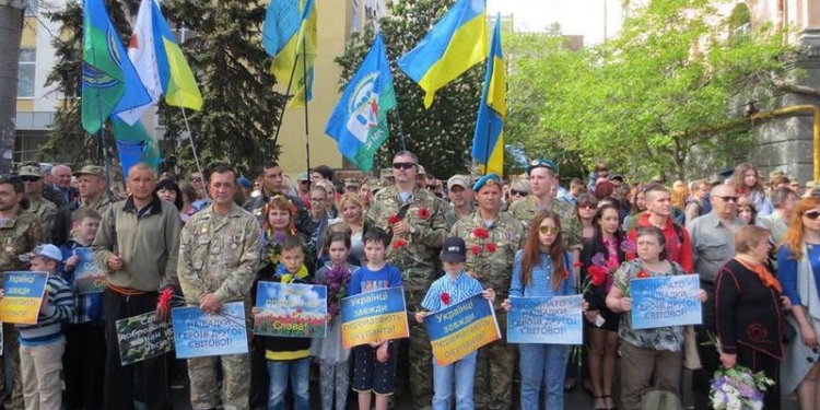 Один из лидеров николаевских АТОвцев обещает завтра попытаться мирно договорить с агрессивными “афганцами”