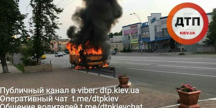 Под Киевом взорвалась маршрутка – никто из пассажиров не пострадал, а водитель получил ожоги