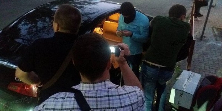 В Николаеве задержали на взятке в $2 тысячи начальника отдела налоговой милиции