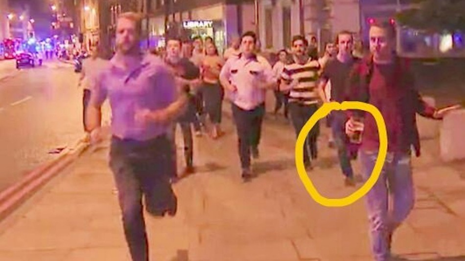 Лондонца, который бежал с места теракта со стаканом пива в руке, назвали символом храбрости Британии 1