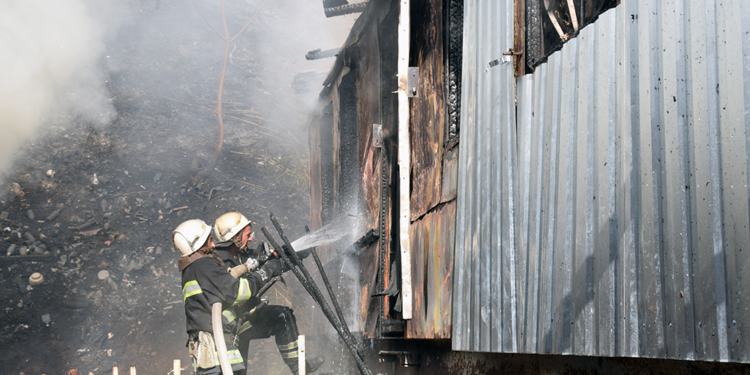 В центре Николаева на берегу Южного Буга горел причал – рядом с профилакторием