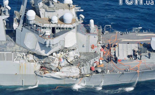 У берегов Японии столкнулись американский эсминец и торговое судно: семеро моряков пропали без вести