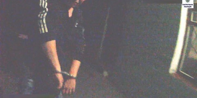 Николаевец «мощно» отпраздновал свое 21-летие: напился, демонстративно справлял нужду, бросался на проезжавшие машины и патрульных