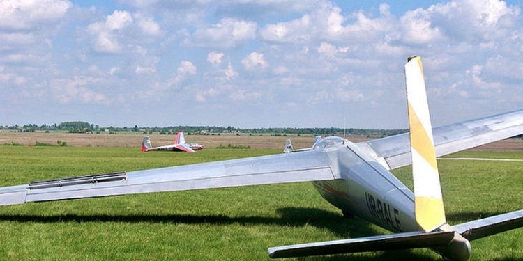 На Ровенщине разбился планер: погибли инструктор и пассажир