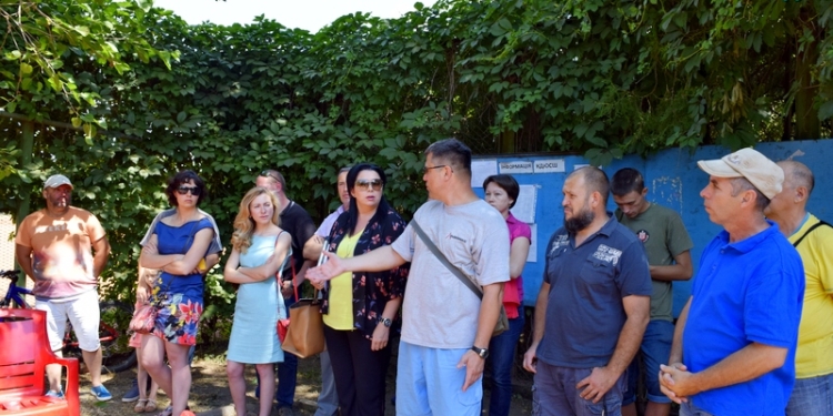 «Немедленно прекратить незаконное взимание денег на кортах «Спартака» – этого требуют родители юных спортсменов КДЮСШ, но областная власть их пока не слышит