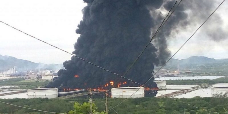 В Мексике вспыхнул нефтеперерабатывающий завод – есть пострадавшие