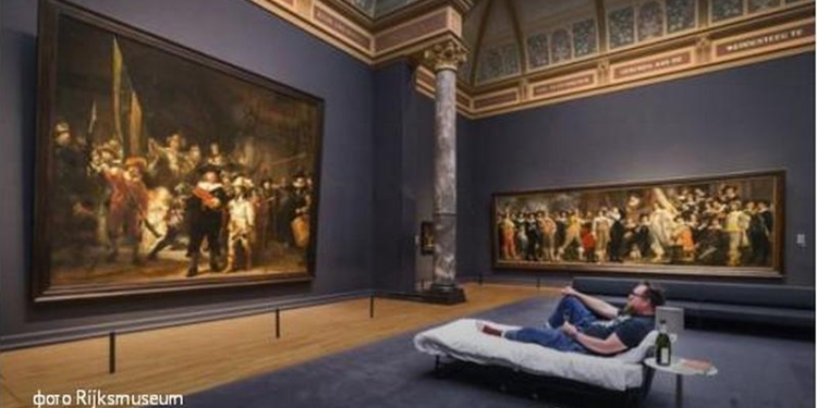 «Ночной дозор» в полном смысле этого слова: посетителю художественного музея в Амстердаме разрешили переночевать перед картиной