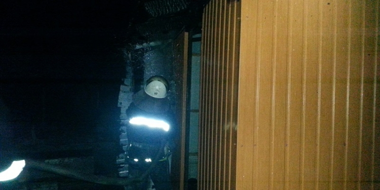 Хозяев дома не было: по непонятной причине в Казанке вспыхнул жилой дом