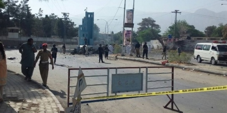 Теракты в Пакистане: кто совершил, неизвестно, но они унесли жизни более чем трех десятков людей