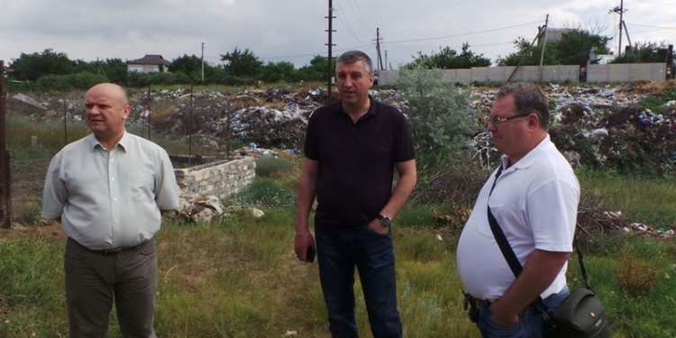 В Матвеевском лесу в течение недели уберут все несанкционированные мусорные свалки. Но не факт, что дачники не создадут новые