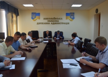 На трех направлениях дорог в Николаевской области будут дежурить патрульные – чтобы обеспечить соблюдение режима движения фур в жару