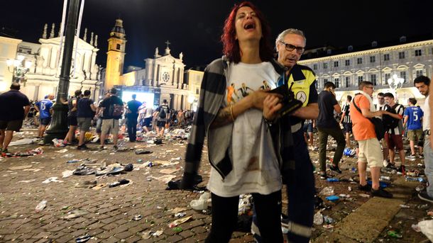 Во время просмотра финала Лиги Чемпионов на площади в Турине началась давка: около 600 пострадавших 1