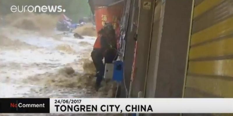 Когда дождь не радует: около пяти миллионов человек пострадали от ливней в Китае, более трех десятков погибли