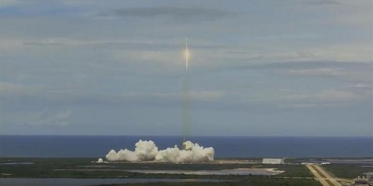 SpaceX успешно запустила Dragon – корабль доставит на МКС продовольствие и материалы для научных экспериментов