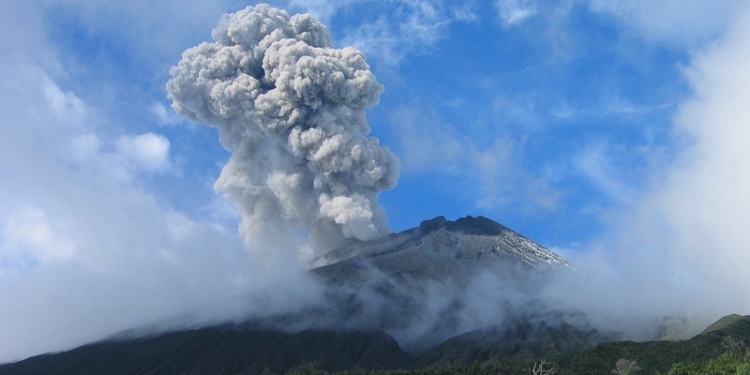 В Японии начал извергаться вулкан Сакурадзима