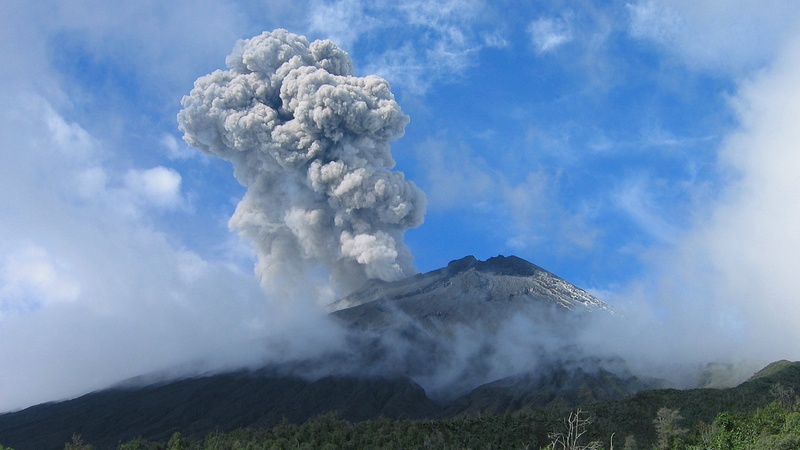 В Японии начал извергаться вулкан Сакурадзима 1