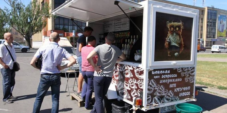 В Николаеве ударили рейдом по незаконной торговле: админпротоколы составили на торговцев «уличным» кофе