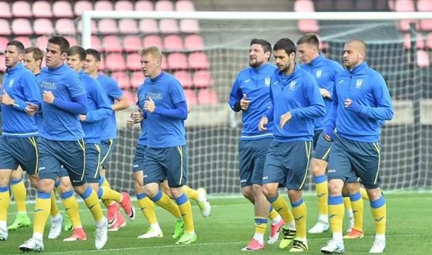 Зато как поют! Украинские фанаты поразили финнов исполнением гимна. Появилось видео