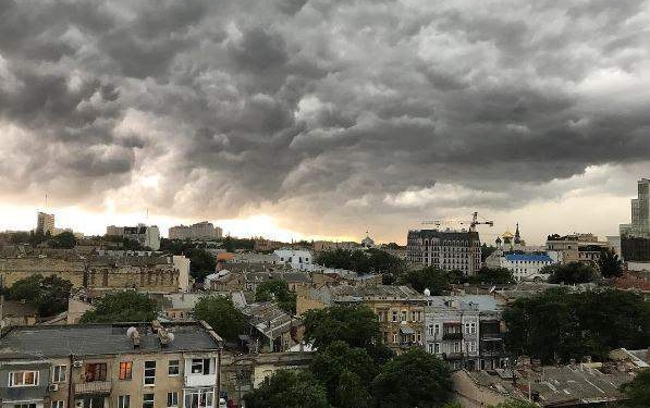 Николаеву снова повезло – ураган прошел мимо и обрушился на Одессу