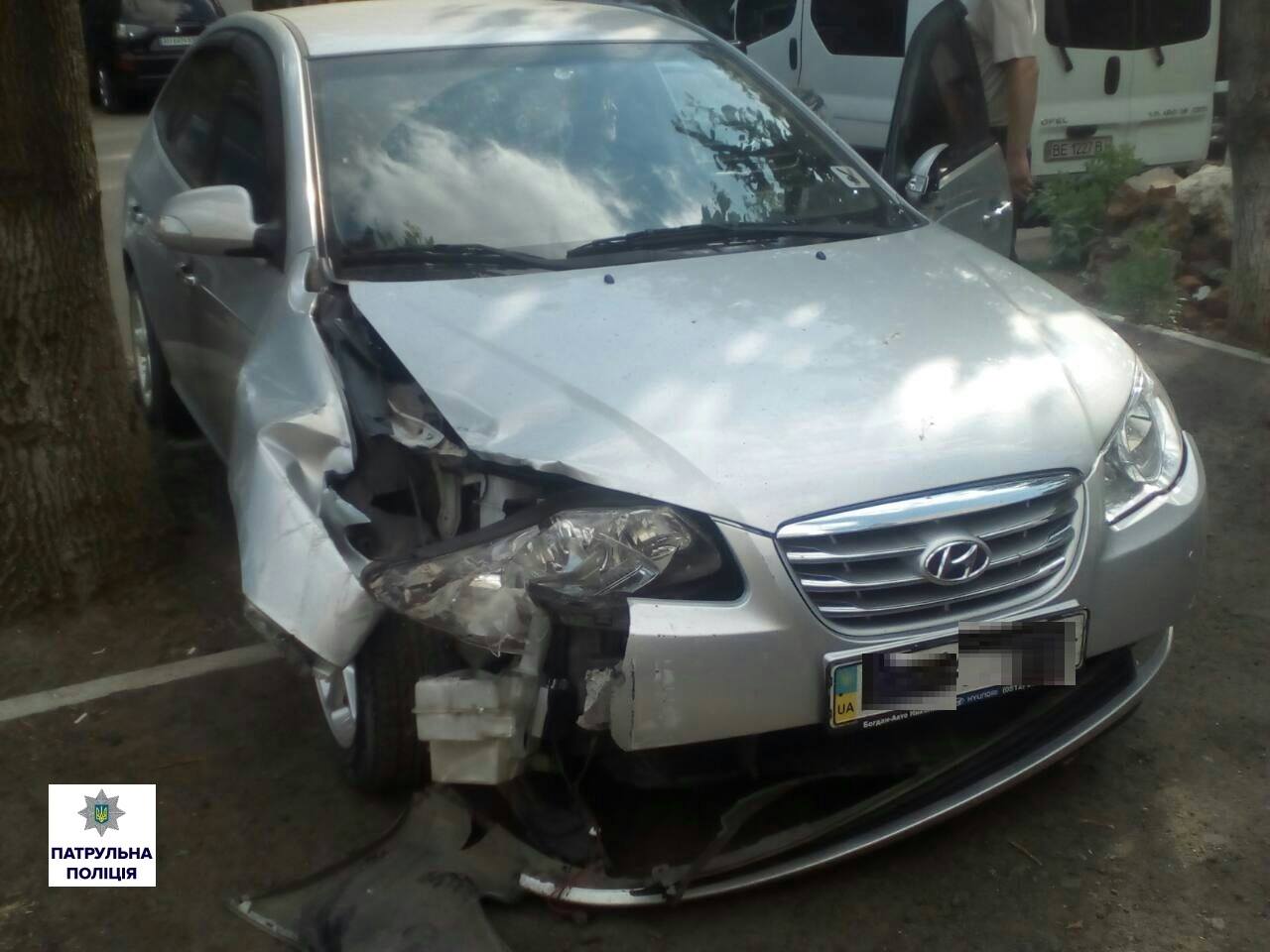 В Николаеве пьяный “Хюндай” долго таранил кинотеатр и забор