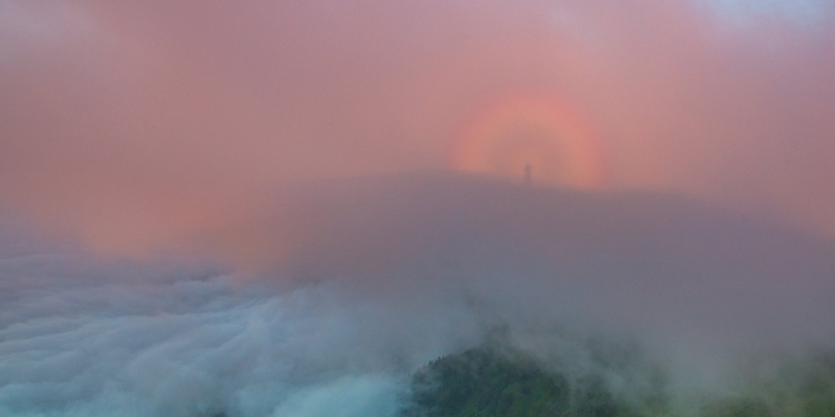 Горный призрак. Фотографу удалось зафиксировать редкое явление