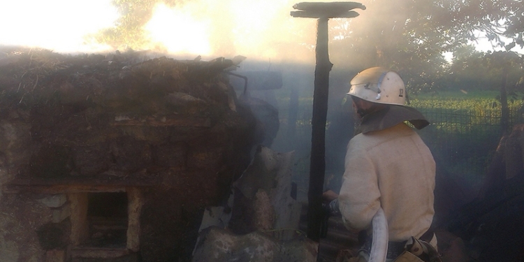 Вчера на Николаевщине горели хозпостройки с дровами