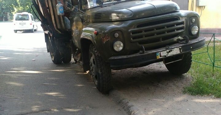 В Николаеве водитель мусоровоза сел за руль сильно пьяным – его задержали благодаря внимательности граждан