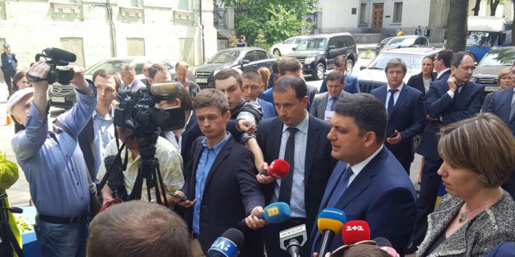 Медленно и печально. Гройсман пообещал реформировать медицину взвешенно и безошибочно