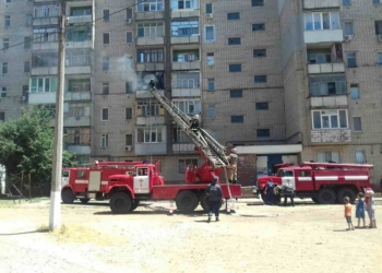 В Николаеве брошенный окурок поджег балкон в девятиэтажке