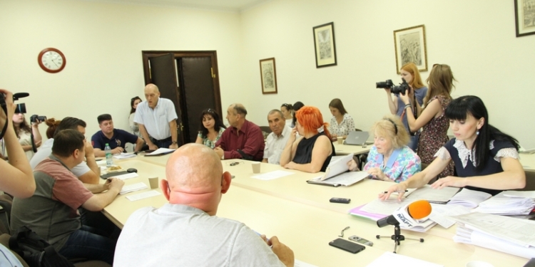 К вопросу о бродячих животных в Николаеве. Городские власти настаивают на рассмотрении проблемы комплексно, а не в рамках работы КП «Центр защиты животных»