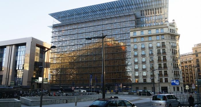 Оборона, мигранты, Северный поток. О чем будут говорить на саммите ЕС