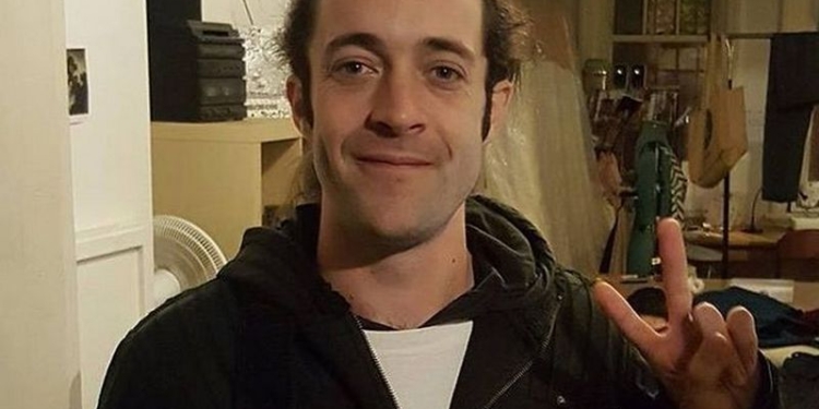 Австралиец вживил проездной себе в руку