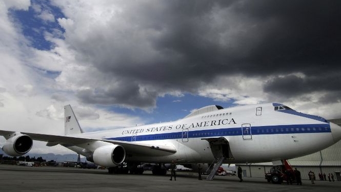 Значит, еще не время. Торнадо в США повредило “самолеты судного дня”