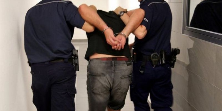 В Варшаве украинец и грузин отобрали у бизнесмена рюкзак почти с $187 тыс