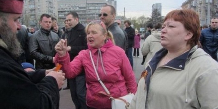 В Днепре задержали местную жительницу, ранее напавшую с молотком на бойца АТО в оперном театре