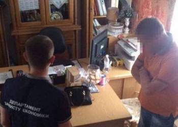 Чиновника Хмельницкого облсовета поймали на взятке $50 тысяч